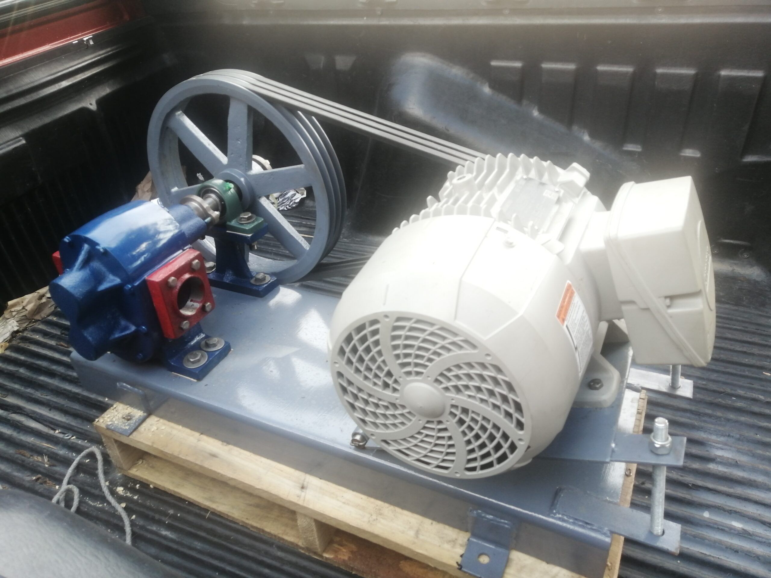 MOTO BOMBA DE ENGRANES MARCA SECO CON MOTOR ELECTRICO - Imagen 2